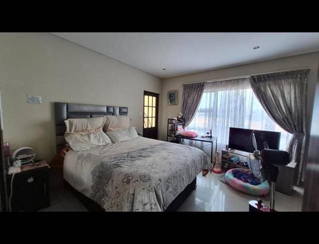 3 BEDROOM TOWNHOUSE FOR SALE IN RASLOUW GARDENS